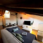 Loft Mansardato Sullo Skyline Di Apartman Bergamo