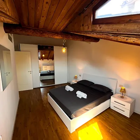 Loft Mansardato Sullo Skyline Di Lejlighed Bergamo