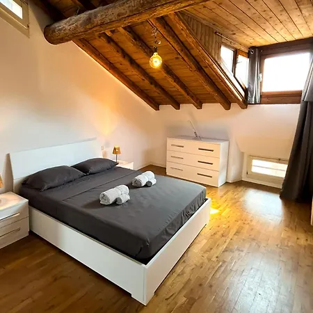 Loft Mansardato Sullo Skyline Di Апартаменты *