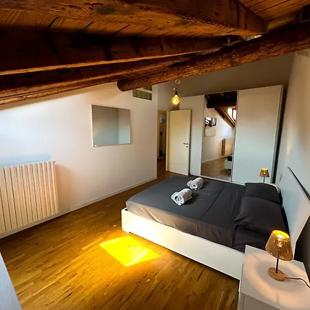 Loft Mansardato Sullo Skyline Di Апартаменты *
