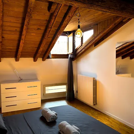 Loft Mansardato Sullo Skyline Di Apartmán