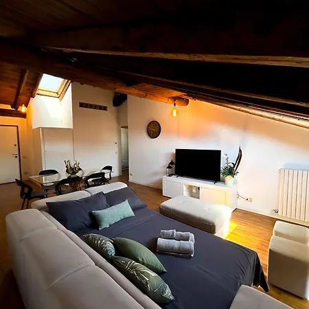 Loft Mansardato Sullo Skyline Di Apartmán Bergamo