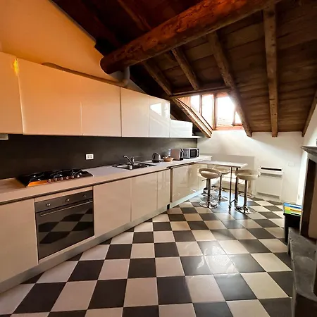 Appartamento Loft Mansardato Sullo Skyline Di