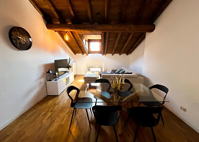 Loft Mansardato Sullo Skyline Di Апартаменты *