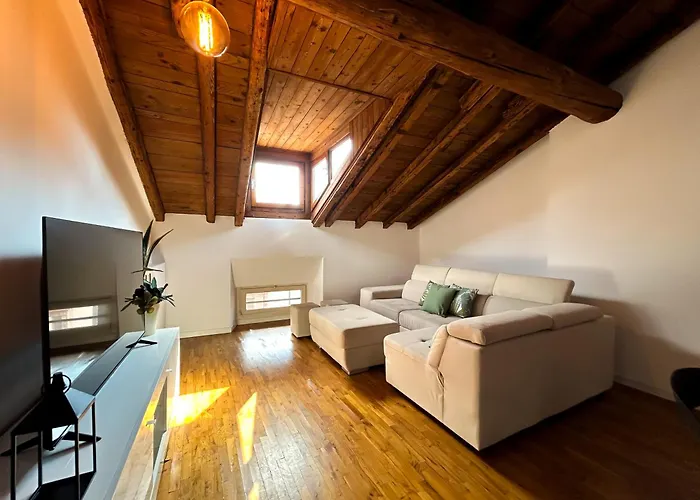 Loft Mansardato Sullo Skyline Di Апартаменты *