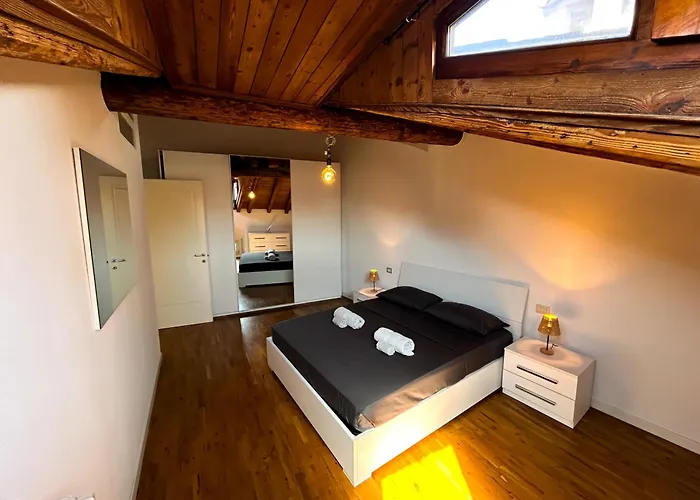 Loft Mansardato Sullo Skyline Di Апартаменты Бергамо