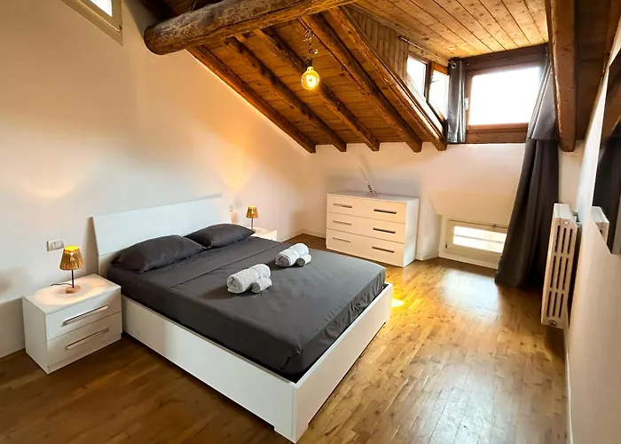 Loft Mansardato Sullo Skyline Di Апартаменты *