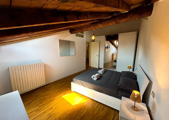 Loft Mansardato Sullo Skyline Di Апартаменты *