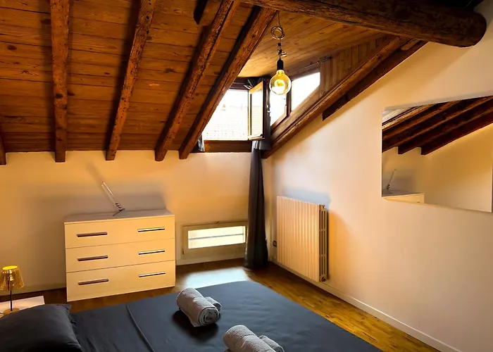 Loft Mansardato Sullo Skyline Di Апартаменты