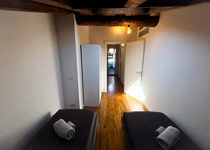 Loft Mansardato Sullo Skyline Di Бергамо