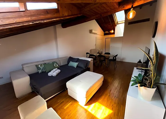 Loft Mansardato Sullo Skyline Di